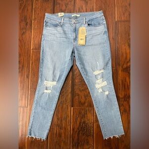 NWT Levi’s 711 Skinny Ankle Jeans - Mid Rise